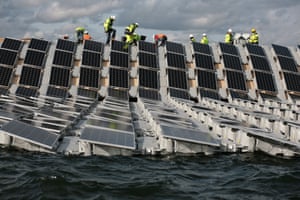 Construction of Europe’s largest floating solar array, with over 23,000 panels, on London’s Queen Elizabeth II reservoir, UK