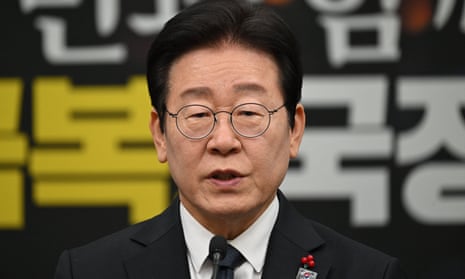 SKOREA-POLITICSSouth Korea's main opposition Democratic Party leader Lee Jae-myung delivers a public statement on the impeachment motion against acting president Han Duck-soo at the National Assembly in Seoul on December 27, 2024.) (Photo by JUNG YEON-JE/AFP via Getty Images)