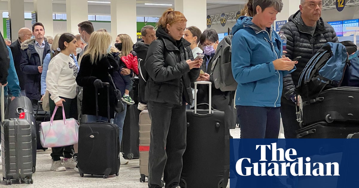 Manchester airport manager quits after weeks of chaos