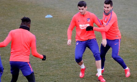 Álvaro Morata trains with his new Atlético Madrid teammates.