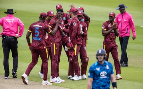 Jamie Smith is dismissed for 37 runs