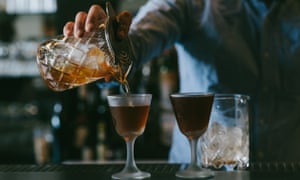 Single malt cocktails: 5 unique twists on the classics for autumn | Drink exterior the field 1 Mixing CocktailsMixing craft cocktails with whiskey in a glass.