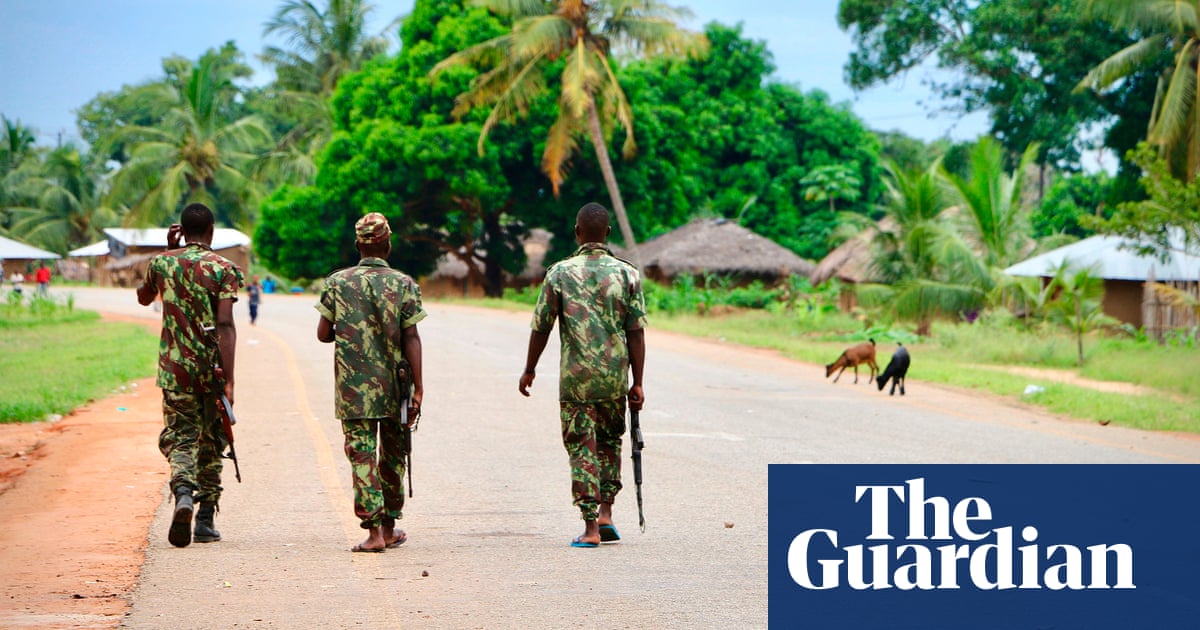 Mozambique: up to 60 missing after insurgents attack convoy