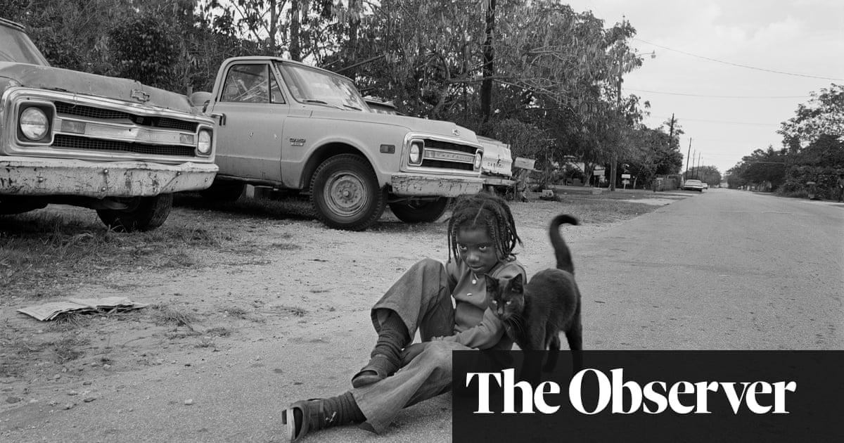 Ранната работа на фотографа преоткрита в затвора има ускорен интензитет