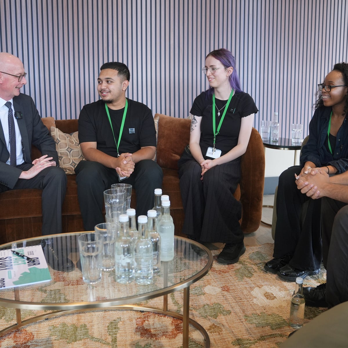 UK retailers to create 100,000 placements for young people out of work