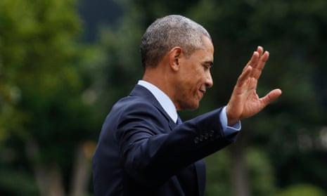 Barack Obama waving goodbye