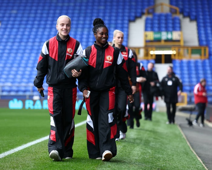 Chelsea v Manchester United buildup, Premier League, WSL and more – matchday live