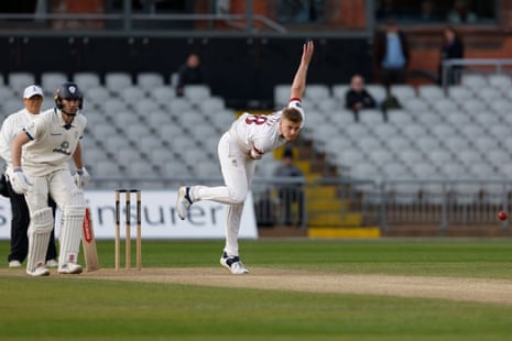 एसेक्स बनाम समरसेट, नॉट्स बनाम ग्लैमरगन और बहुत कुछ: काउंटी क्रिकेट, तीसरा दिन – लाइव