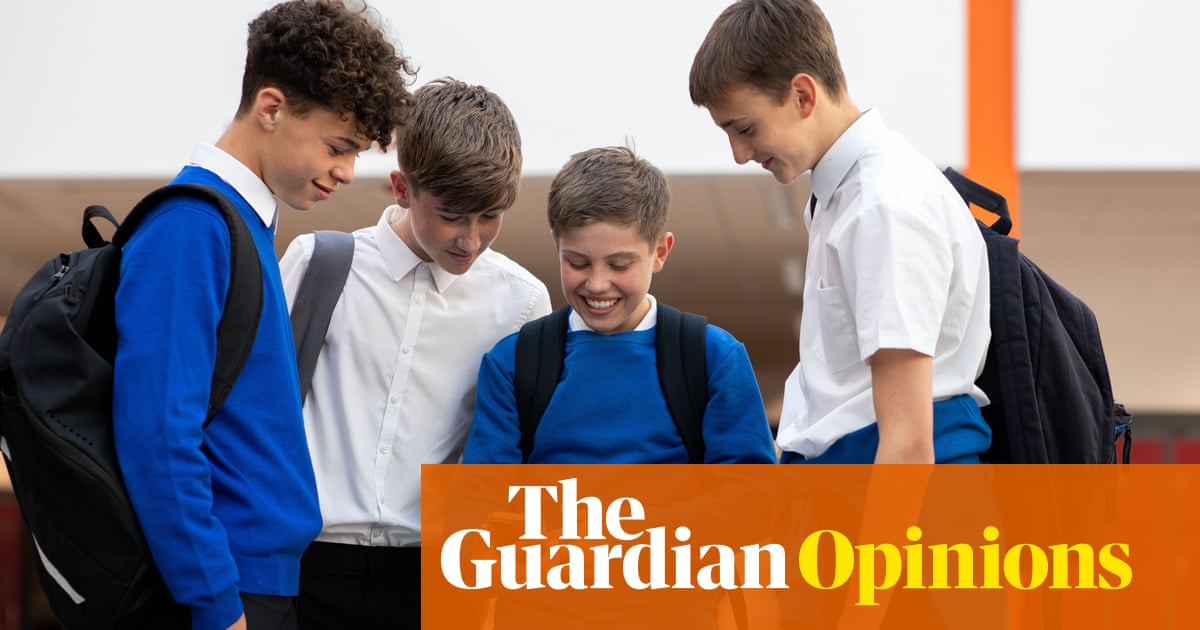 As a teacher, I know the damage phones do to kids. But this new ban won’t make a shred of difference | Nadeine Asbali