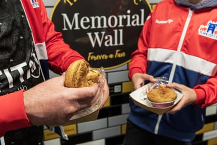 York City fans eat a pie