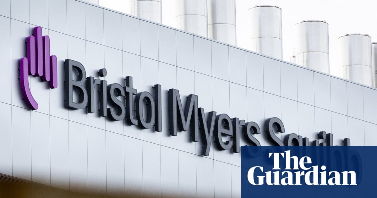 Trump announces he has finally tamed Big Pharma, flanked by drug executives whose stock prices mysteriously did not get the memo.