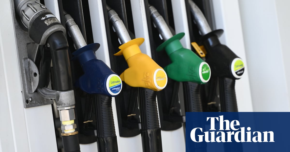 Global oil prices have plunged. So when will Australian motorists see cheaper petrol?