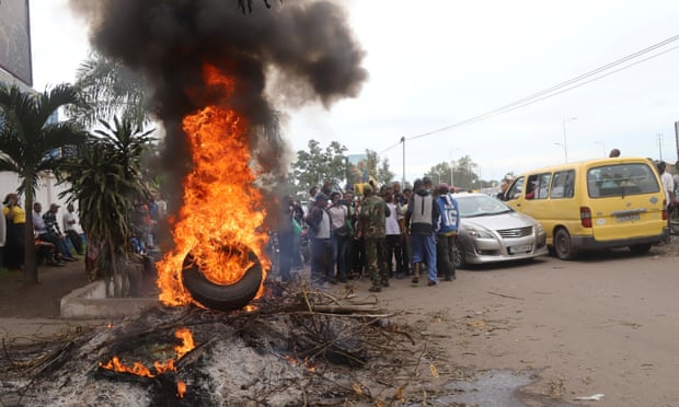 Supporters of Felix Tshisekedi protest in Kinshasa