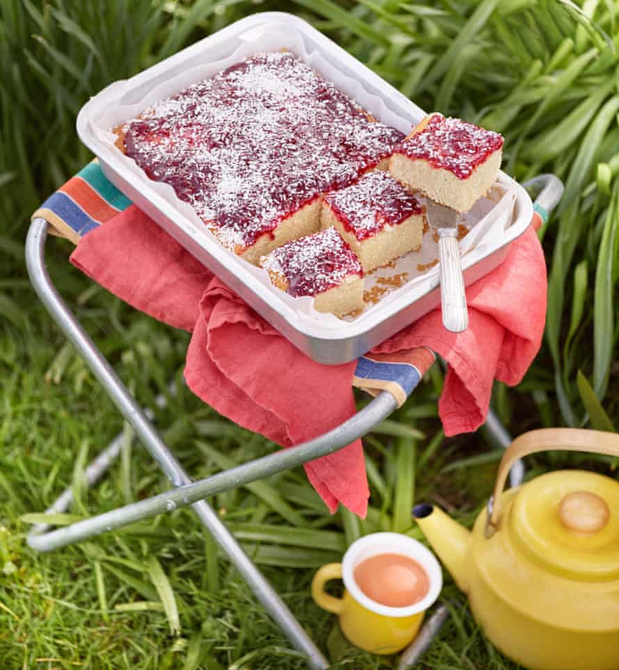 Jam sheet cake for outside.