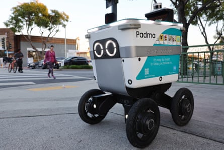a robot delivery car