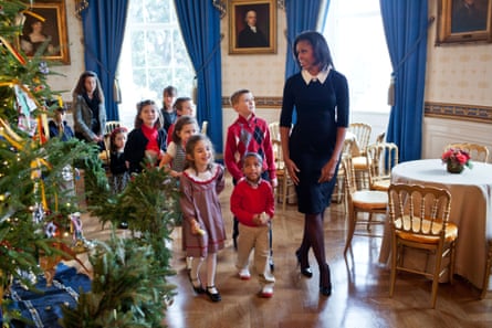 Michelle Obama with children from military families in the White House, 30 November 2011