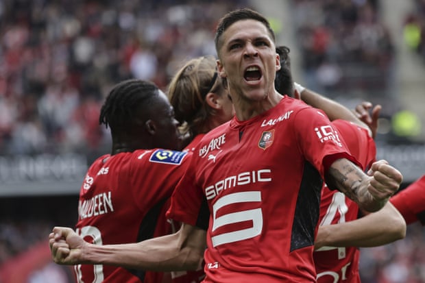 Jonas Martin célèbre un but pour Rennes la saison dernière