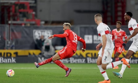 Eric Maxim Choupo-Moting suma el segundo gol del Bayern de Múnich.