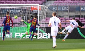 Federico Valverde of Real Madrid scores his team’s first goal.