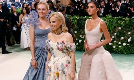Uma Thurman, Tory Burch, and Bruna Marquezine wearing floral-themed dresses.