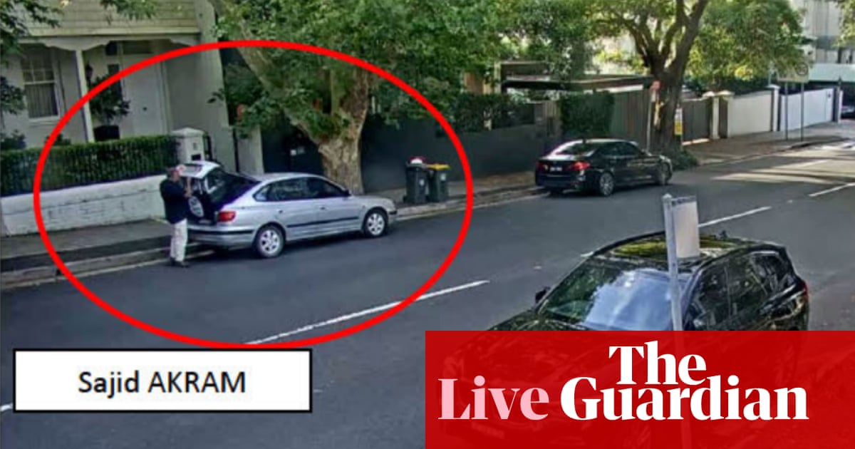 Bondi shooting updates: Sydney synagogue tells members alleged gunmen stopped outside before attack; injured NSW police officer wakes up from coma