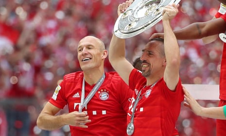 Bayern Munich’s Arjen Robben (left) and Franck Ribéry, who are both leaving this summer, celebrate with the Bundesliga trophy after victory over Eintracht Frankfurt.