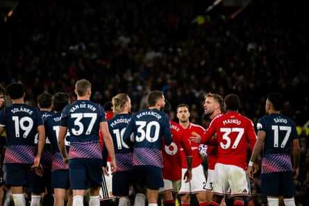 Luke Shaw of Manchester United clashes with Rodrigo Bentancur and other Tottenham Hotspur players