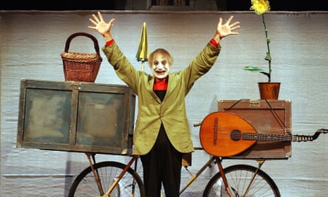 Swiss clown and mime artist Dimitri performing in Zurich in 2003.