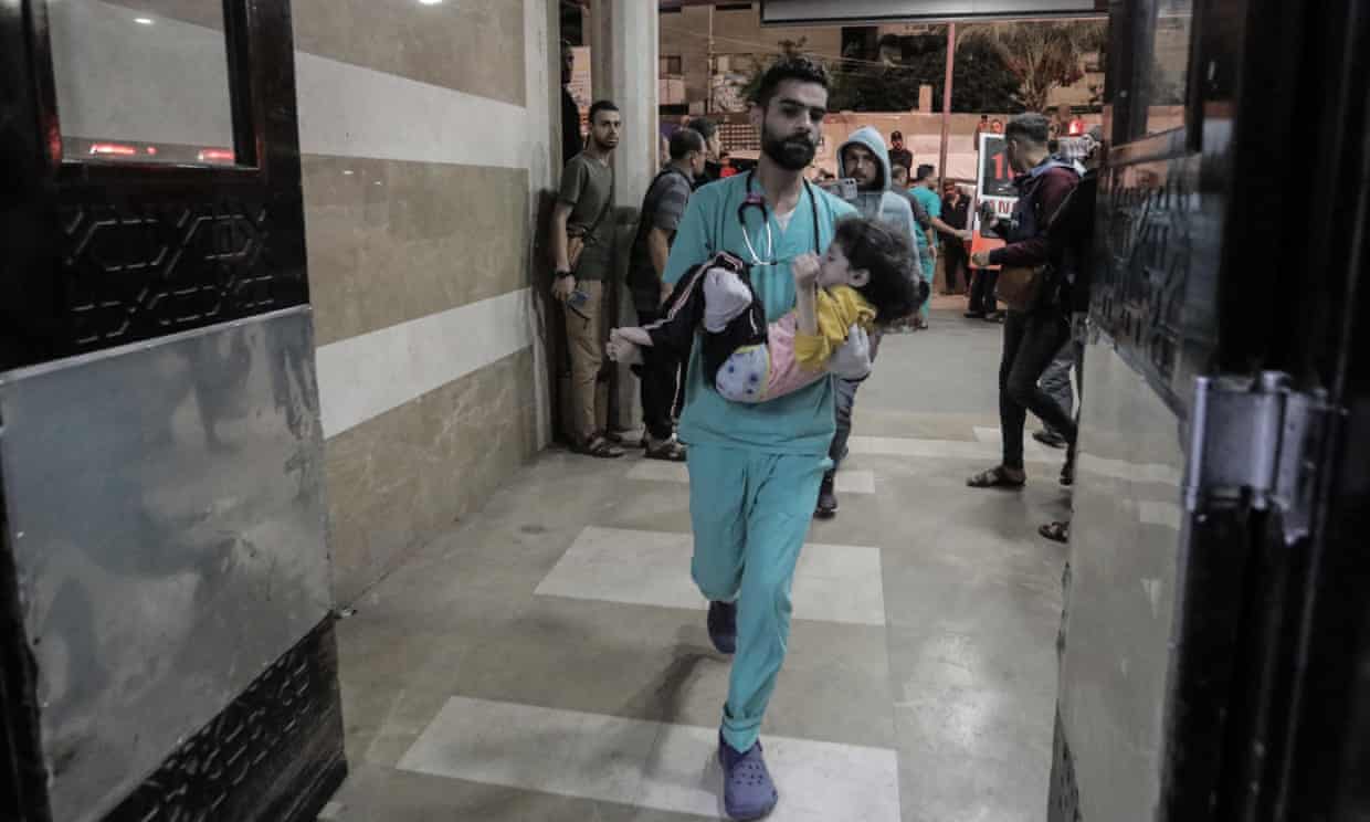 Patients and staff flee main Gaza hospital after conflicting reports of evacuation order (theguardian.com)