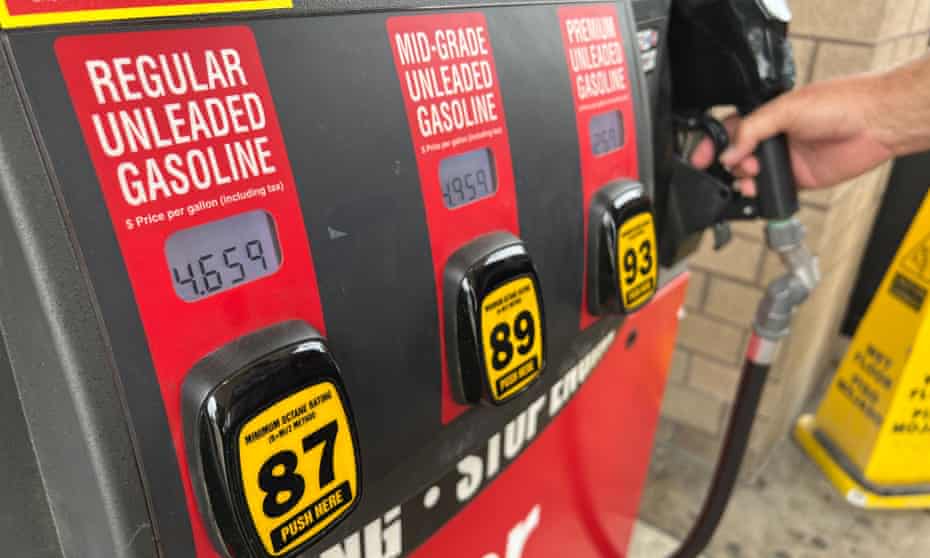 Gas prices continue to rise in Memphis, Tennessee, this week.