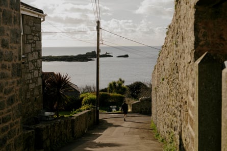 A small path surrounded by walls leading down to the sea