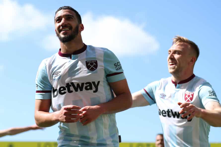 Saïd Benrahma fra West Ham United feirer etter å ha scoret sitt andre mål mot Norwich.