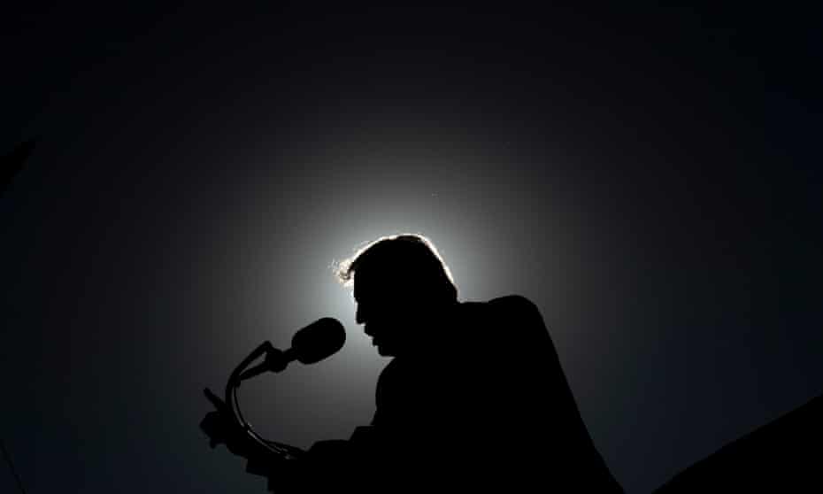 <div class=__reading__mode__extracted__imagecaption>‘Were there any limits to what he and his supporters might do to put him back in power?’ Woodward and Costa wrote. Photograph: Brendan Smialowski/AFP/Getty Images<br>‘Were there any limits to what he and his supporters might do to put him back in power?’ Woodward and Costa wrote. Photograph: Brendan Smialowski/AFP/Getty Images</div>