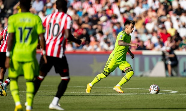 Lisandro Martínez playing for Manchester United
