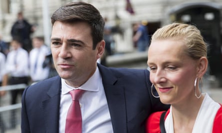 Burnham and van Heel walking past photographers