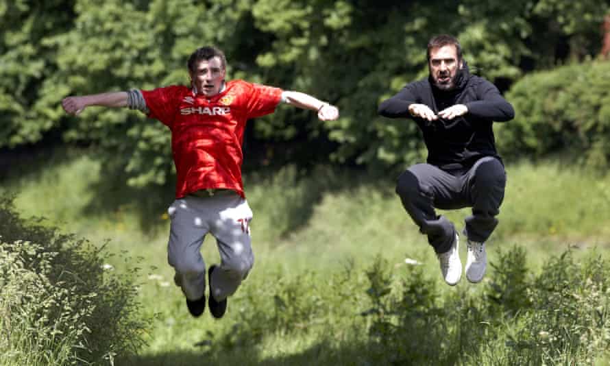 Steve Evets and Eric Cantona in Looking for Eric