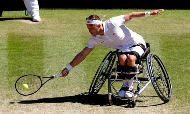Alfie Hewett shines on big stage to beat Gustavo Fernández and reach final | Wimbledon 2022 2 Alfie Hewett in action against Gustavo Fernández during their wheelchair singles semi-final