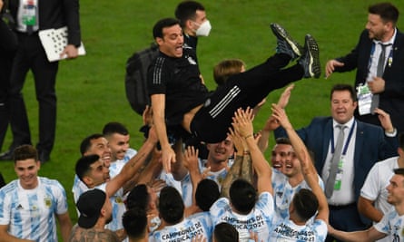 Lionel Scaloni is lifted aloft by his Argentina players after winning the 2021 Copa America final against Brazil