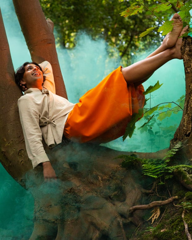 Hacia la naturaleza... Jason Patel como Mowgli en El libro de la selva.