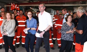 Actualizaciones de noticias en vivo desde Australia: aumentar el número de muertos por inundaciones en Queensland y New Gales del Sur; Se espera que aumenten los casos de WA Covid; Casos sospechosos de encefalitis japonesa 1 El primer ministro de New Gales del Sur, Dominic Perrottet, acompañado por el nuevo ministro de inundaciones, Steph Cooke, en la sede de SES en Ballina ayer.