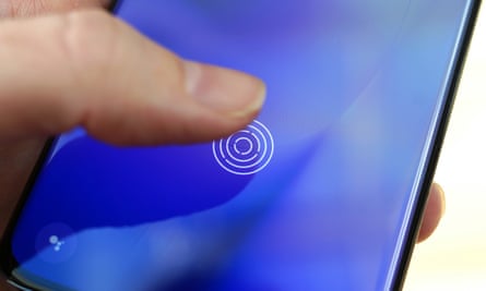 Le lecteur d'empreintes digitales intégré au OnePlus 11.