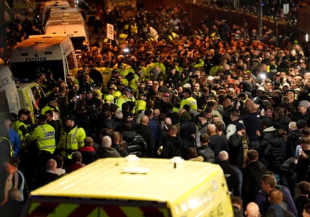 Heavy police presence before the game marshalled the pro-Palestine and pro-Israeli protesters.