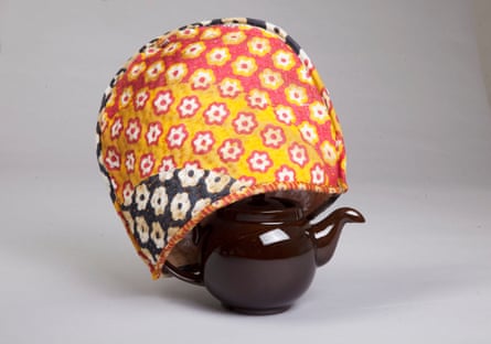 David Earp cosy and Brown Betty teapot