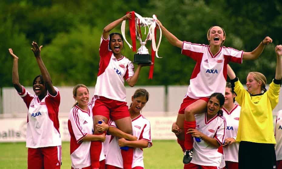 Parminder Nagra and Keira Knightley raise the trophy in Bend It Like Beckham (2002).