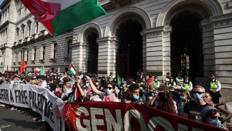 Manifestantes pro-Palestina bloquean la entrada al Ministerio de Asuntos Exteriores del Reino Unido (vídeo)