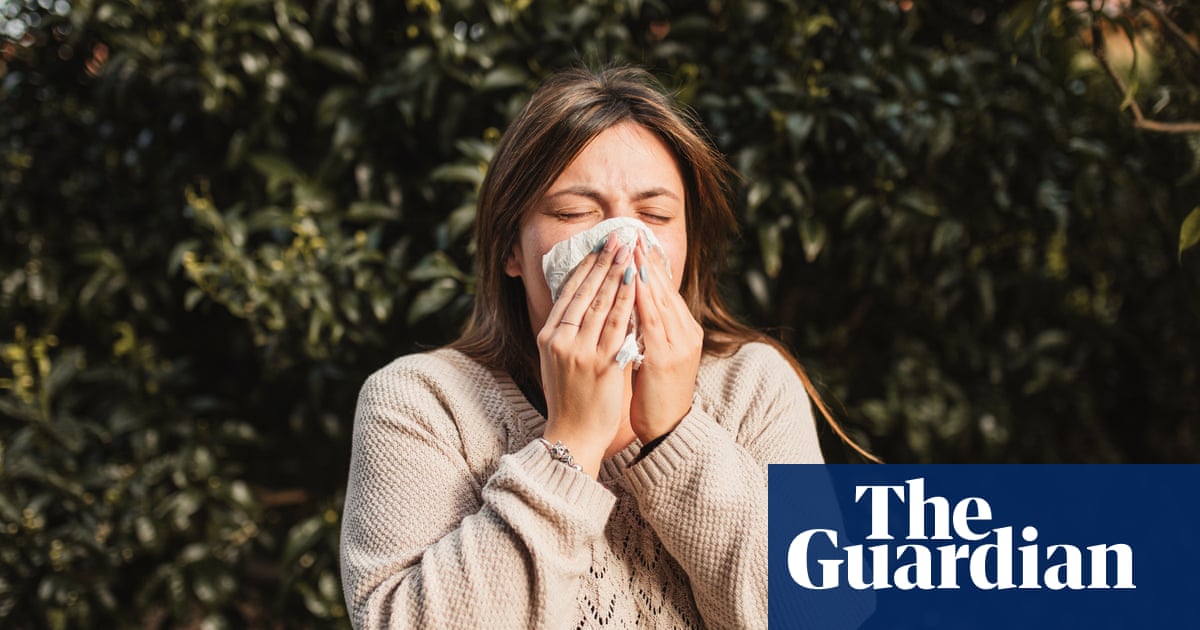Antihistamines, masks and showers: how to manage seasonal allergies