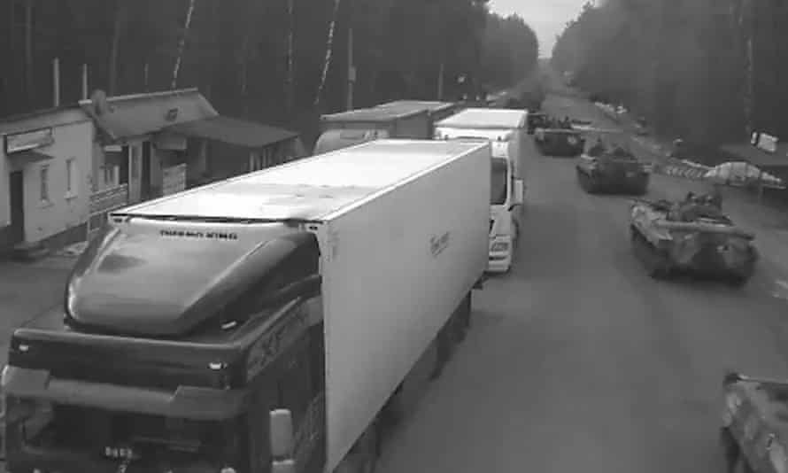 Tanks seen moving into Ukraine across the Senkivka border on 24 February.