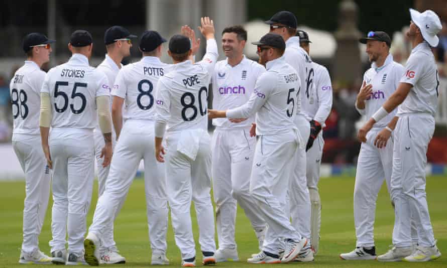 Jubilee enthusiasm overshadowed as wickets tumble at Lord’s | England v New Zealand 2022 2 Jimmy Anderson is congratulated by his England teammates after dismissing Kyle Jamieson of New Zealand.