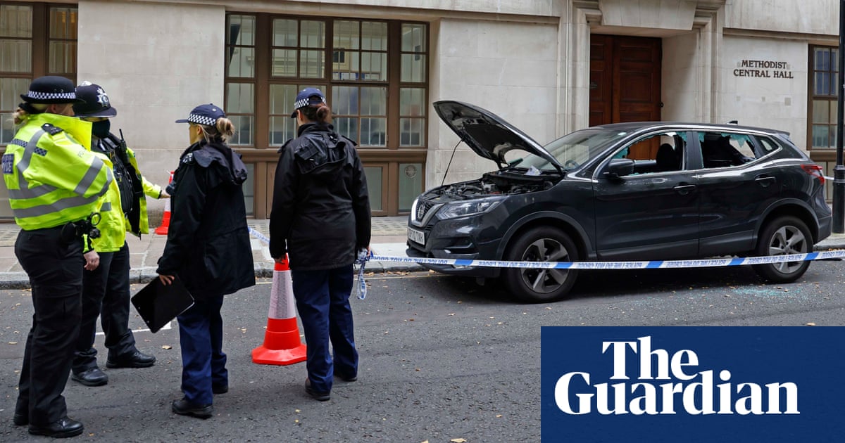Car rented by police causes bomb scare after being parked at London event