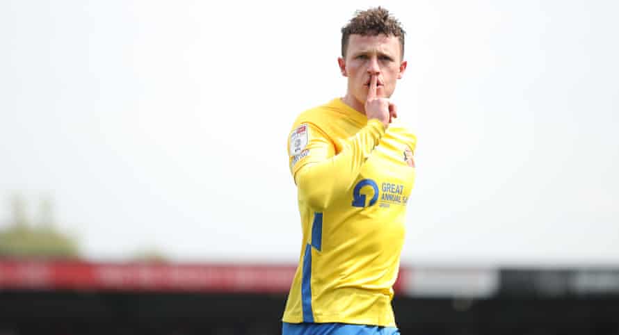 Nathan Broadhead celebrates the score.